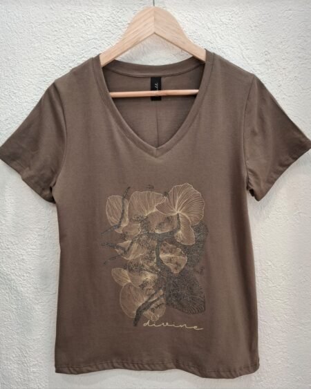 Remera V divine