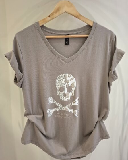 Remera V Skull talle especial