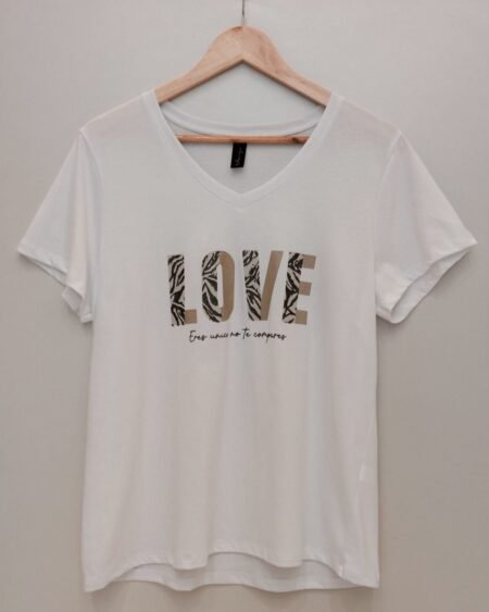 Remera escote en V Love Animal Print talle especial