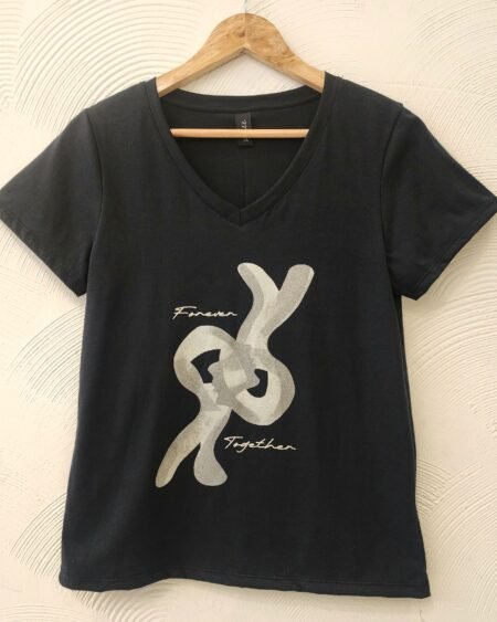Remera escote V Forever