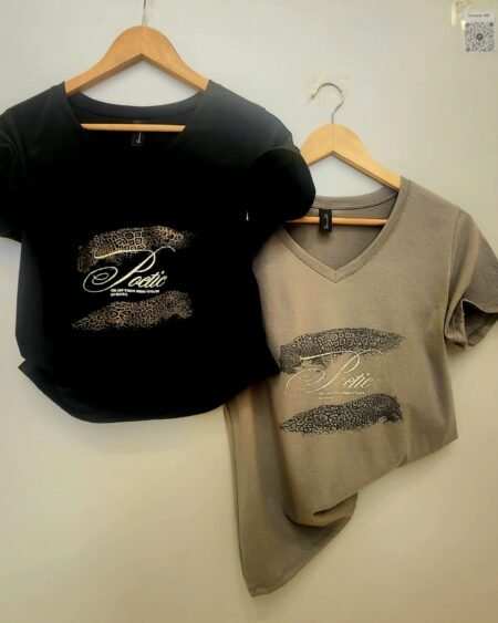 Remera V poetic felino