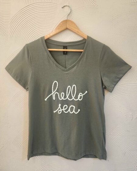 Remera V Hello Sea